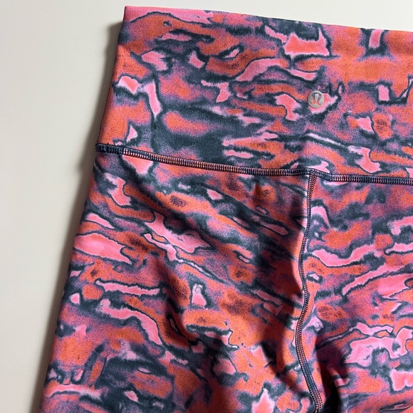 Lululemon Wunder Train High-Rise Short 6", Size 6 - Picture 4 of 6